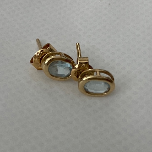 solid gold 14k genuine aquamarine stud earrings - Picture 4 of 7